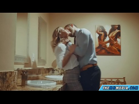❤️ Apabila awek berambut perang menggoda anda di tandas awam Video persetan pada kami ms.oldsex.ru ❌️❤